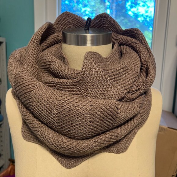 'Mocha Mousse' Scalloped Infinity Cowl Scarf Spring Cotton Blend - Picture 1 of 6
